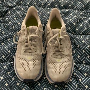 Women HOKA Clifton Size 7